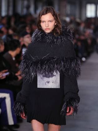 PFW - Sacai Runway Model walks the runway at the Sacai Fashion show during the Paris Fashion Week on March 10, 2025 in Paris, France. Photo by Alain-Gil Gonzalez ABACAPRESS.COM Paris France  Copyright: xGonzalezxAlain-Gil ABACAx