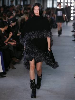 PFW - Sacai Runway Model walks the runway at the Sacai Fashion show during the Paris Fashion Week on March 10, 2025 in Paris, France. Photo by Alain-Gil Gonzalez ABACAPRESS.COM Paris France  Copyright: xGonzalezxAlain-Gil ABACAx