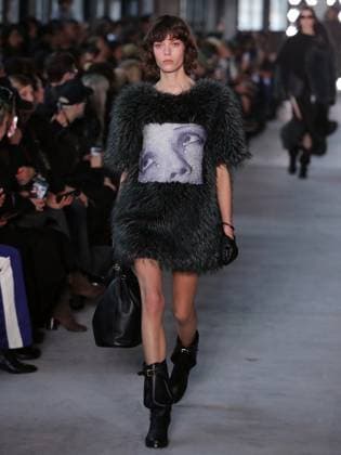 PFW - Sacai Runway Model walks the runway at the Sacai Fashion show during the Paris Fashion Week on March 10, 2025 in Paris, France. Photo by Alain-Gil Gonzalez ABACAPRESS.COM Paris France  Copyright: xGonzalezxAlain-Gil ABACAx