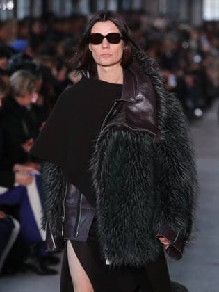 PFW - Sacai Runway Model walks the runway at the Sacai Fashion show during the Paris Fashion Week on March 10, 2025 in Paris, France. Photo by Alain-Gil Gonzalez ABACAPRESS.COM Paris France  Copyright: xGonzalezxAlain-Gil ABACAx