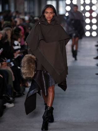 PFW - Sacai Runway Model walks the runway at the Sacai Fashion show during the Paris Fashion Week on March 10, 2025 in Paris, France. Photo by Alain-Gil Gonzalez ABACAPRESS.COM Paris France  Copyright: xGonzalezxAlain-Gil ABACAx