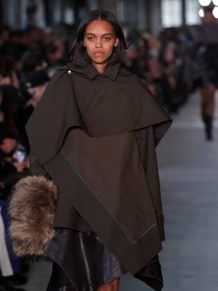 PFW - Sacai Runway Model walks the runway at the Sacai Fashion show during the Paris Fashion Week on March 10, 2025 in Paris, France. Photo by Alain-Gil Gonzalez ABACAPRESS.COM Paris France  Copyright: xGonzalezxAlain-Gil ABACAx