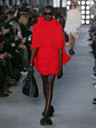 PFW - Sacai Runway Model walks the runway at the Sacai Fashion show during the Paris Fashion Week on March 10, 2025 in Paris, France. Photo by Alain-Gil Gonzalez ABACAPRESS.COM Paris France  Copyright: xGonzalezxAlain-Gil ABACAx