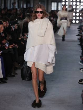 PFW - Sacai Runway Model walks the runway at the Sacai Fashion show during the Paris Fashion Week on March 10, 2025 in Paris, France. Photo by Alain-Gil Gonzalez ABACAPRESS.COM Paris France  Copyright: xGonzalezxAlain-Gil ABACAx