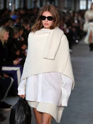 PFW - Sacai Runway Model walks the runway at the Sacai Fashion show during the Paris Fashion Week on March 10, 2025 in Paris, France. Photo by Alain-Gil Gonzalez ABACAPRESS.COM Paris France  Copyright: xGonzalezxAlain-Gil ABACAx
