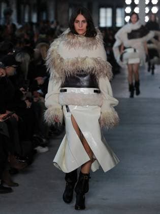PFW - Sacai Runway Model walks the runway at the Sacai Fashion show during the Paris Fashion Week on March 10, 2025 in Paris, France. Photo by Alain-Gil Gonzalez ABACAPRESS.COM Paris France  Copyright: xGonzalezxAlain-Gil ABACAx