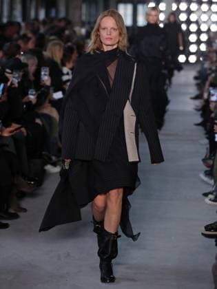 PFW - Sacai Runway Model walks the runway at the Sacai Fashion show during the Paris Fashion Week on March 10, 2025 in Paris, France. Photo by Alain-Gil Gonzalez ABACAPRESS.COM Paris France  Copyright: xGonzalezxAlain-Gil ABACAx