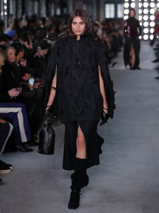 PFW - Sacai Runway Model walks the runway at the Sacai Fashion show during the Paris Fashion Week on March 10, 2025 in Paris, France. Photo by Alain-Gil Gonzalez ABACAPRESS.COM Paris France  Copyright: xGonzalezxAlain-Gil ABACAx