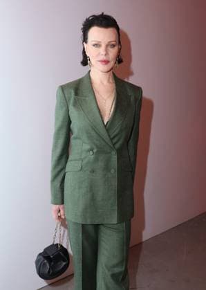 Debi Mazar au front row du défilé Gabriela Hearst Mode Collection Prêt à Porter Automne Hiver 2025 2026 lors de la Fashion Week de Paris PFW au Palais De Tokyo, à Paris, France, le 10 mars 2025 Denis Guignebourg Bestimage Celebs attend the Gabriela Hearst Womenswear Fall Winter 2025 2026 show as part of Paris Fashion Week at Palais De Tokyo on March 10, 2025 in Paris, France  Copyright: xDenisxGuignebourgx xBestimagexDenisxGuignebourgx xBestimagex