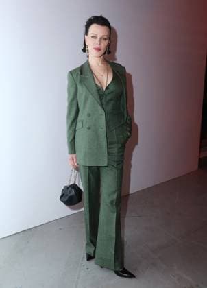 Debi Mazar au front row du défilé Gabriela Hearst Mode Collection Prêt à Porter Automne Hiver 2025 2026 lors de la Fashion Week de Paris PFW au Palais De Tokyo, à Paris, France, le 10 mars 2025 Denis Guignebourg Bestimage Celebs attend the Gabriela Hearst Womenswear Fall Winter 2025 2026 show as part of Paris Fashion Week at Palais De Tokyo on March 10, 2025 in Paris, France  Copyright: xDenisxGuignebourgx xBestimagexDenisxGuignebourgx xBestimagex