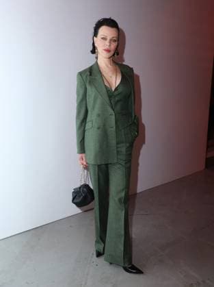 Debi Mazar au front row du défilé Gabriela Hearst Mode Collection Prêt à Porter Automne Hiver 2025 2026 lors de la Fashion Week de Paris PFW au Palais De Tokyo, à Paris, France, le 10 mars 2025 Denis Guignebourg Bestimage Celebs attend the Gabriela Hearst Womenswear Fall Winter 2025 2026 show as part of Paris Fashion Week at Palais De Tokyo on March 10, 2025 in Paris, France  Copyright: xDenisxGuignebourgx xBestimagexDenisxGuignebourgx xBestimagex
