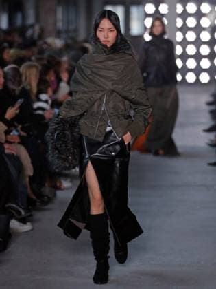 PFW - Sacai Runway Model walks the runway at the Sacai Fashion show during the Paris Fashion Week on March 10, 2025 in Paris, France. Photo by Alain-Gil Gonzalez ABACAPRESS.COM Paris France  Copyright: xGonzalezxAlain-Gil ABACAx