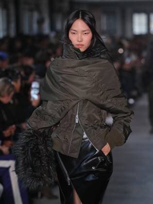 PFW - Sacai Runway Model walks the runway at the Sacai Fashion show during the Paris Fashion Week on March 10, 2025 in Paris, France. Photo by Alain-Gil Gonzalez ABACAPRESS.COM Paris France  Copyright: xGonzalezxAlain-Gil ABACAx