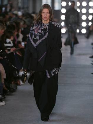 PFW - Sacai Runway Model walks the runway at the Sacai Fashion show during the Paris Fashion Week on March 10, 2025 in Paris, France. Photo by Alain-Gil Gonzalez ABACAPRESS.COM Paris France  Copyright: xGonzalezxAlain-Gil ABACAx