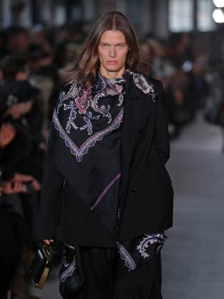 PFW - Sacai Runway Model walks the runway at the Sacai Fashion show during the Paris Fashion Week on March 10, 2025 in Paris, France. Photo by Alain-Gil Gonzalez ABACAPRESS.COM Paris France  Copyright: xGonzalezxAlain-Gil ABACAx