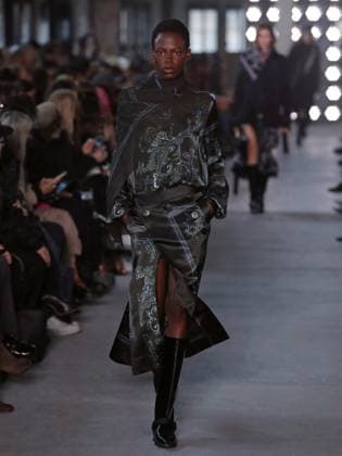 PFW - Sacai Runway Model walks the runway at the Sacai Fashion show during the Paris Fashion Week on March 10, 2025 in Paris, France. Photo by Alain-Gil Gonzalez ABACAPRESS.COM Paris France  Copyright: xGonzalezxAlain-Gil ABACAx