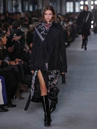PFW - Sacai Runway Model walks the runway at the Sacai Fashion show during the Paris Fashion Week on March 10, 2025 in Paris, France. Photo by Alain-Gil Gonzalez ABACAPRESS.COM Paris France  Copyright: xGonzalezxAlain-Gil ABACAx