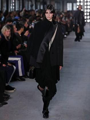 PFW - Sacai Runway Model walks the runway at the Sacai Fashion show during the Paris Fashion Week on March 10, 2025 in Paris, France. Photo by Alain-Gil Gonzalez ABACAPRESS.COM Paris France  Copyright: xGonzalezxAlain-Gil ABACAx