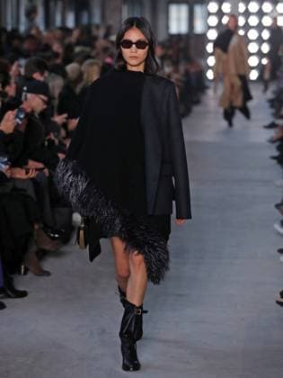 PFW - Sacai Runway Model walks the runway at the Sacai Fashion show during the Paris Fashion Week on March 10, 2025 in Paris, France. Photo by Alain-Gil Gonzalez ABACAPRESS.COM Paris France  Copyright: xGonzalezxAlain-Gil ABACAx