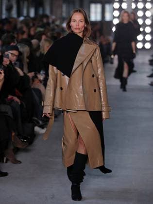 PFW - Sacai Runway Model walks the runway at the Sacai Fashion show during the Paris Fashion Week on March 10, 2025 in Paris, France. Photo by Alain-Gil Gonzalez ABACAPRESS.COM Paris France  Copyright: xGonzalezxAlain-Gil ABACAx