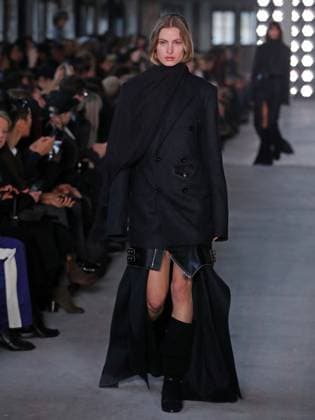PFW - Sacai Runway Model walks the runway at the Sacai Fashion show during the Paris Fashion Week on March 10, 2025 in Paris, France. Photo by Alain-Gil Gonzalez ABACAPRESS.COM Paris France  Copyright: xGonzalezxAlain-Gil ABACAx
