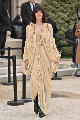PFW Zimmerman Outside Arrivals Guest arriving at Zimmerman show during Paris Fashion Week in Paris, France on March 10, 2025. Photo by Julien Reynaud APS-Medias ABACAPRESS.COM Paris France  Copyright: xReynaudxJulien APS-Medias ABACAx