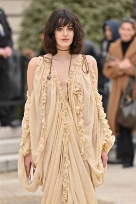 PFW Zimmerman Outside Arrivals Guest arriving at Zimmerman show during Paris Fashion Week in Paris, France on March 10, 2025. Photo by Julien Reynaud APS-Medias ABACAPRESS.COM Paris France  Copyright: xReynaudxJulien APS-Medias ABACAx