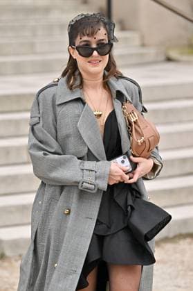 PFW Zimmerman Outside Arrivals Guest arriving at Zimmerman show during Paris Fashion Week in Paris, France on March 10, 2025. Photo by Julien Reynaud APS-Medias ABACAPRESS.COM Paris France  Copyright: xReynaudxJulien APS-Medias ABACAx