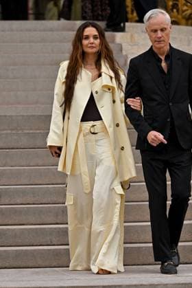 PFW Zimmerman Outside Arrivals Katie Holmes arriving at Zimmerman show during Paris Fashion Week in Paris, France on March 10, 2025. Photo by Julien Reynaud APS-Medias ABACAPRESS.COM Paris France  Copyright: xReynaudxJulien APS-Medias ABACAx