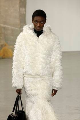 Gabriela Hearst Ready to Wear Fall Winter 2025 - Paris, March 2025 Gabriela Hearst Ready to Wear Fall Winter 2025 - Paris, March 2025, Credit:Zeppelin Avalon  Copyright: xZeppelinx xAvalonx 0974337168