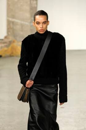 Gabriela Hearst Ready to Wear Fall Winter 2025 - Paris, March 2025 Gabriela Hearst Ready to Wear Fall Winter 2025 - Paris, March 2025, Credit:Zeppelin Avalon  Copyright: xZeppelinx xAvalonx 0974337241