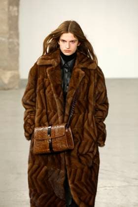 Gabriela Hearst Ready to Wear Fall Winter 2025 - Paris, March 2025 Gabriela Hearst Ready to Wear Fall Winter 2025 - Paris, March 2025, Credit:Zeppelin Avalon  Copyright: xZeppelinx xAvalonx 0974337264