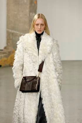 Gabriela Hearst Ready to Wear Fall Winter 2025 - Paris, March 2025 Gabriela Hearst Ready to Wear Fall Winter 2025 - Paris, March 2025, Credit:Zeppelin Avalon  Copyright: xZeppelinx xAvalonx 0974337290