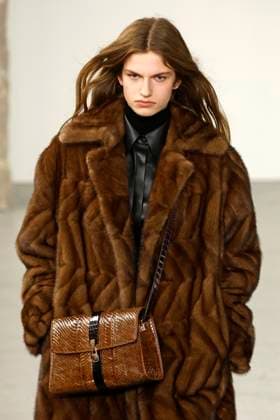 Gabriela Hearst Ready to Wear Fall Winter 2025 - Paris, March 2025 Gabriela Hearst Ready to Wear Fall Winter 2025 - Paris, March 2025, Credit:Zeppelin Avalon  Copyright: xZeppelinx xAvalonx 0974337366