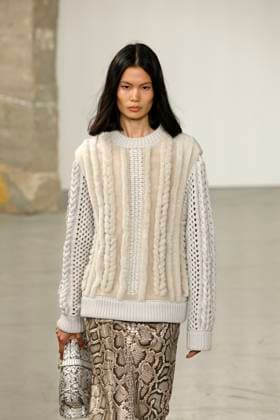 Gabriela Hearst Ready to Wear Fall Winter 2025 - Paris, March 2025 Gabriela Hearst Ready to Wear Fall Winter 2025 - Paris, March 2025, Credit:Zeppelin Avalon  Copyright: xZeppelinx xAvalonx 0974337680