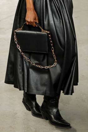 Gabriela Hearst Ready to Wear Fall Winter 2025 - Paris, March 2025 Gabriela Hearst Ready to Wear Fall Winter 2025 - Paris, March 2025, Credit:Zeppelin Avalon  Copyright: xZeppelinx xAvalonx 0974340557