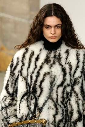 Gabriela Hearst Ready to Wear Fall Winter 2025 - Paris, March 2025 Gabriela Hearst Ready to Wear Fall Winter 2025 - Paris, March 2025, Credit:Zeppelin Avalon  Copyright: xZeppelinx xAvalonx 0974340570
