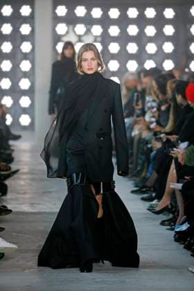 Sacai Ready to Wear Fall Winter 2025 - Paris, March 2025 Sacai Ready to Wear Fall Winter 2025 - Paris, March 2025, Credit:Zeppelin Avalon  Copyright: xZeppelinx xAvalonx 0974345918