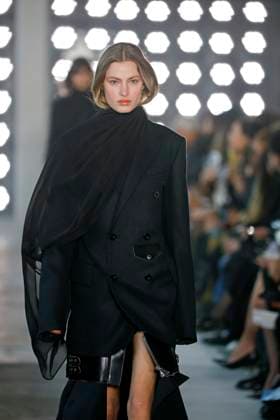 Sacai Ready to Wear Fall Winter 2025 - Paris, March 2025 Sacai Ready to Wear Fall Winter 2025 - Paris, March 2025, Credit:Zeppelin Avalon  Copyright: xZeppelinx xAvalonx 0974346114