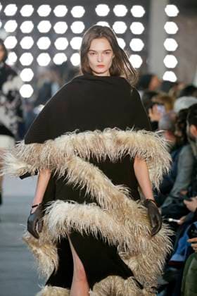 Sacai Ready to Wear Fall Winter 2025 - Paris, March 2025 Sacai Ready to Wear Fall Winter 2025 - Paris, March 2025, Credit:Zeppelin Avalon  Copyright: xZeppelinx xAvalonx 0974346154