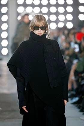 Sacai Ready to Wear Fall Winter 2025 - Paris, March 2025 Sacai Ready to Wear Fall Winter 2025 - Paris, March 2025, Credit:Zeppelin Avalon  Copyright: xZeppelinx xAvalonx 0974346199