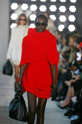 Sacai Ready to Wear Fall Winter 2025 - Paris, March 2025 Sacai Ready to Wear Fall Winter 2025 - Paris, March 2025, Credit:Zeppelin Avalon  Copyright: xZeppelinx xAvalonx 0974346214