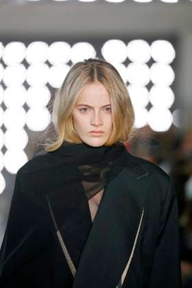 Sacai Ready to Wear Fall Winter 2025 - Paris, March 2025 Sacai Ready to Wear Fall Winter 2025 - Paris, March 2025, Credit:Zeppelin Avalon  Copyright: xZeppelinx xAvalonx 0974346233