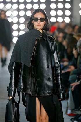 Sacai Ready to Wear Fall Winter 2025 - Paris, March 2025 Sacai Ready to Wear Fall Winter 2025 - Paris, March 2025, Credit:Zeppelin Avalon  Copyright: xZeppelinx xAvalonx 0974346246