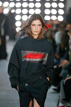 Sacai Ready to Wear Fall Winter 2025 - Paris, March 2025 Sacai Ready to Wear Fall Winter 2025 - Paris, March 2025, Credit:Zeppelin Avalon  Copyright: xZeppelinx xAvalonx 0974346260