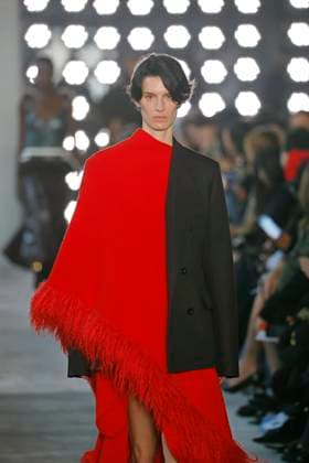 Sacai Ready to Wear Fall Winter 2025 - Paris, March 2025 Sacai Ready to Wear Fall Winter 2025 - Paris, March 2025, Credit:Zeppelin Avalon  Copyright: xZeppelinx xAvalonx 0974346269