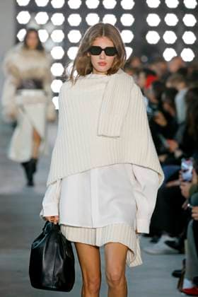 Sacai Ready to Wear Fall Winter 2025 - Paris, March 2025 Sacai Ready to Wear Fall Winter 2025 - Paris, March 2025, Credit:Zeppelin Avalon  Copyright: xZeppelinx xAvalonx 0974346284