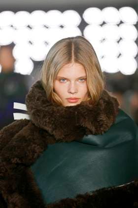 Sacai Ready to Wear Fall Winter 2025 - Paris, March 2025 Sacai Ready to Wear Fall Winter 2025 - Paris, March 2025, Credit:Zeppelin Avalon  Copyright: xZeppelinx xAvalonx 0974346303