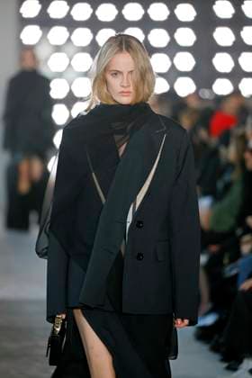 Sacai Ready to Wear Fall Winter 2025 - Paris, March 2025 Sacai Ready to Wear Fall Winter 2025 - Paris, March 2025, Credit:Zeppelin Avalon  Copyright: xZeppelinx xAvalonx 0974346376
