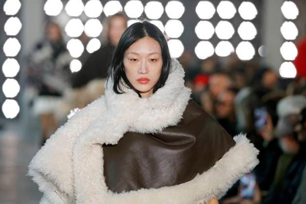 Sacai Ready to Wear Fall Winter 2025 - Paris, March 2025 Sacai Ready to Wear Fall Winter 2025 - Paris, March 2025, Credit:Zeppelin Avalon  Copyright: xZeppelinx xAvalonx 0974346422